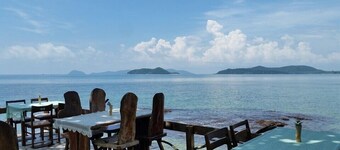 Banana Sunset Bar & Bungalows