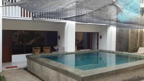 حمّام سباحة خارجي