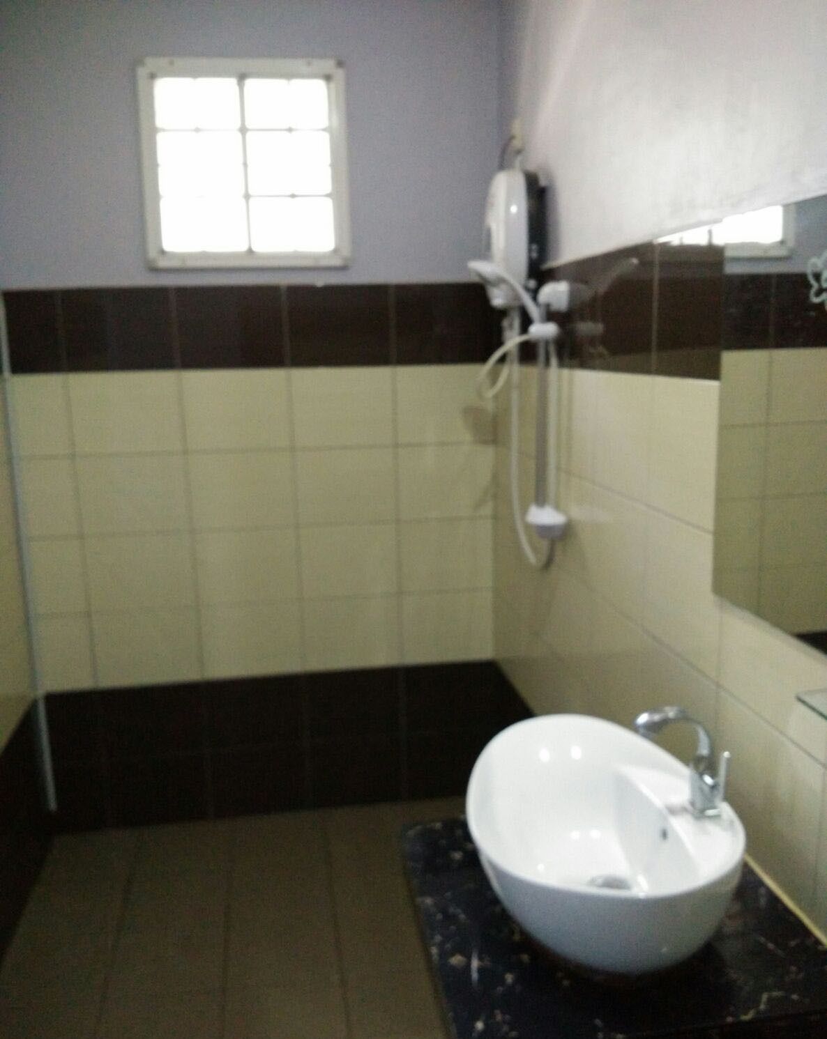 family room | bathroom | shower, free toiletries, hair dryer, slippers