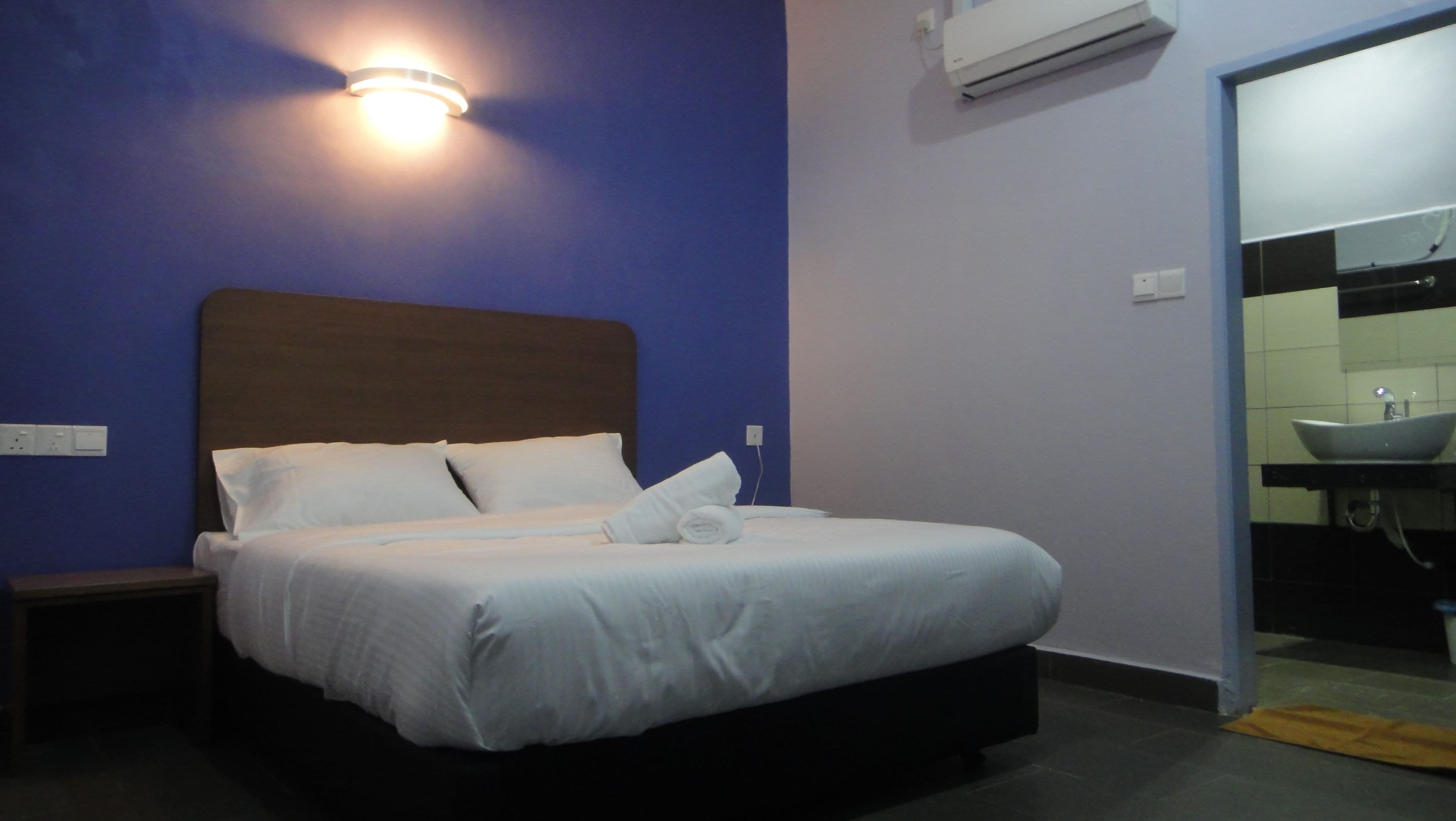 standard room | desk, iron/ironing board, free wifi, bed sheets