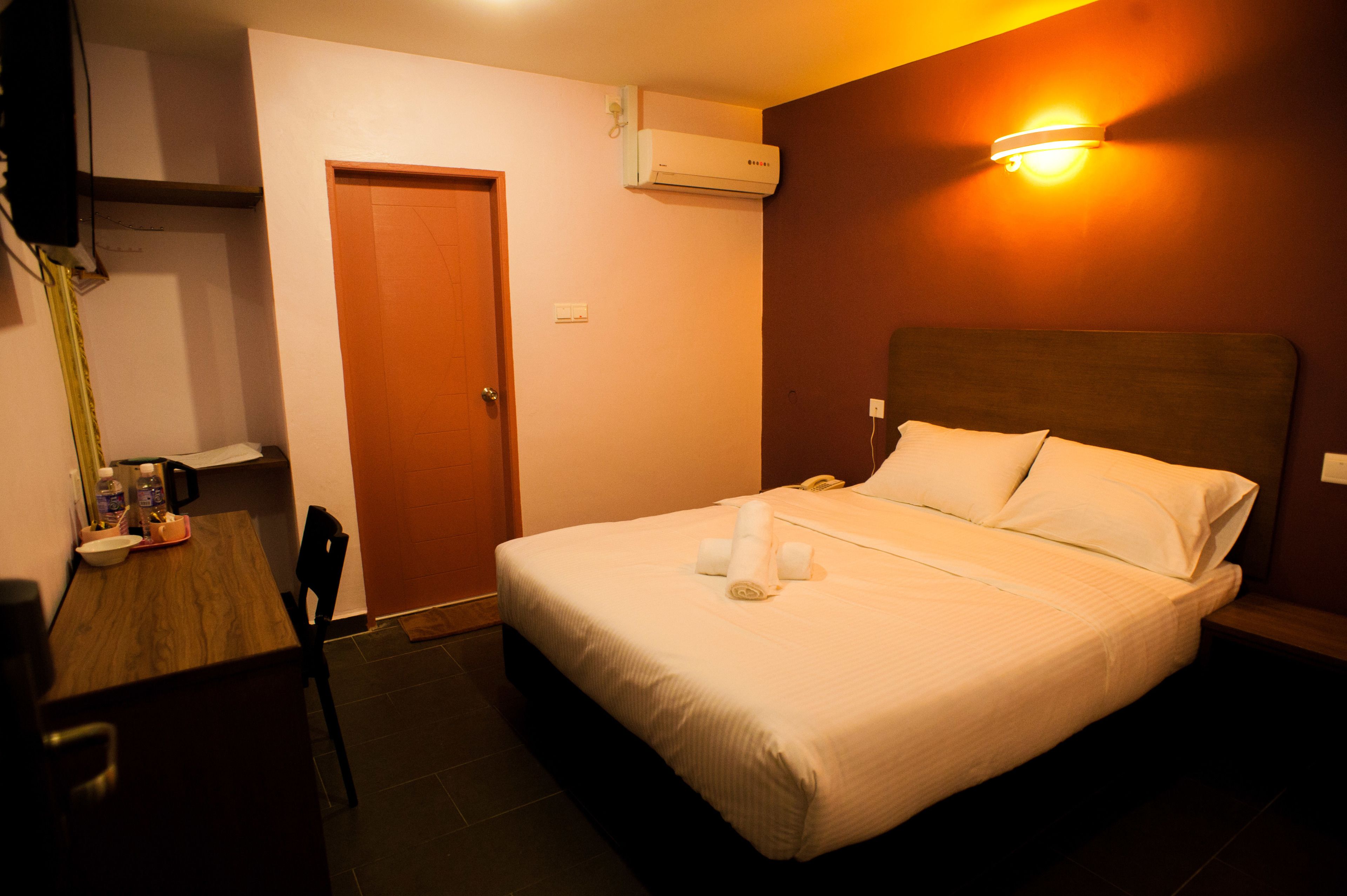 standard room | living area | 32-inch flat-screen tv with satellite channels, tv