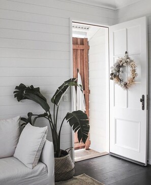 Premium bedding, pillow-top beds, individually furnished - 28 Degrees Byron Bay - Adults Only (Byron Bay)