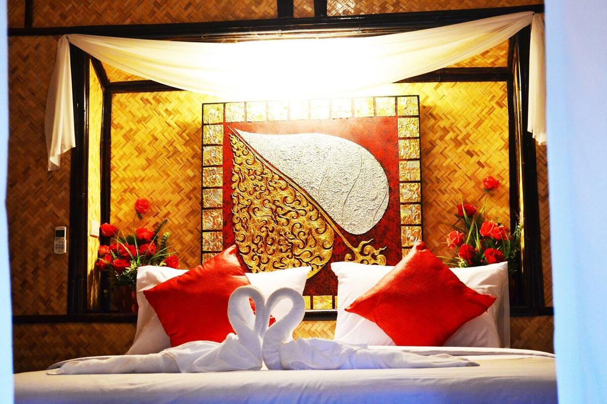 Minibar, in-room safe, free WiFi, bed sheets