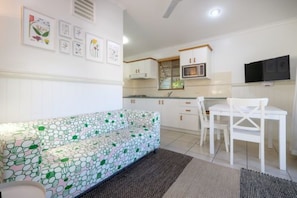 1 bedroom, premium bedding, in-room safe, desk