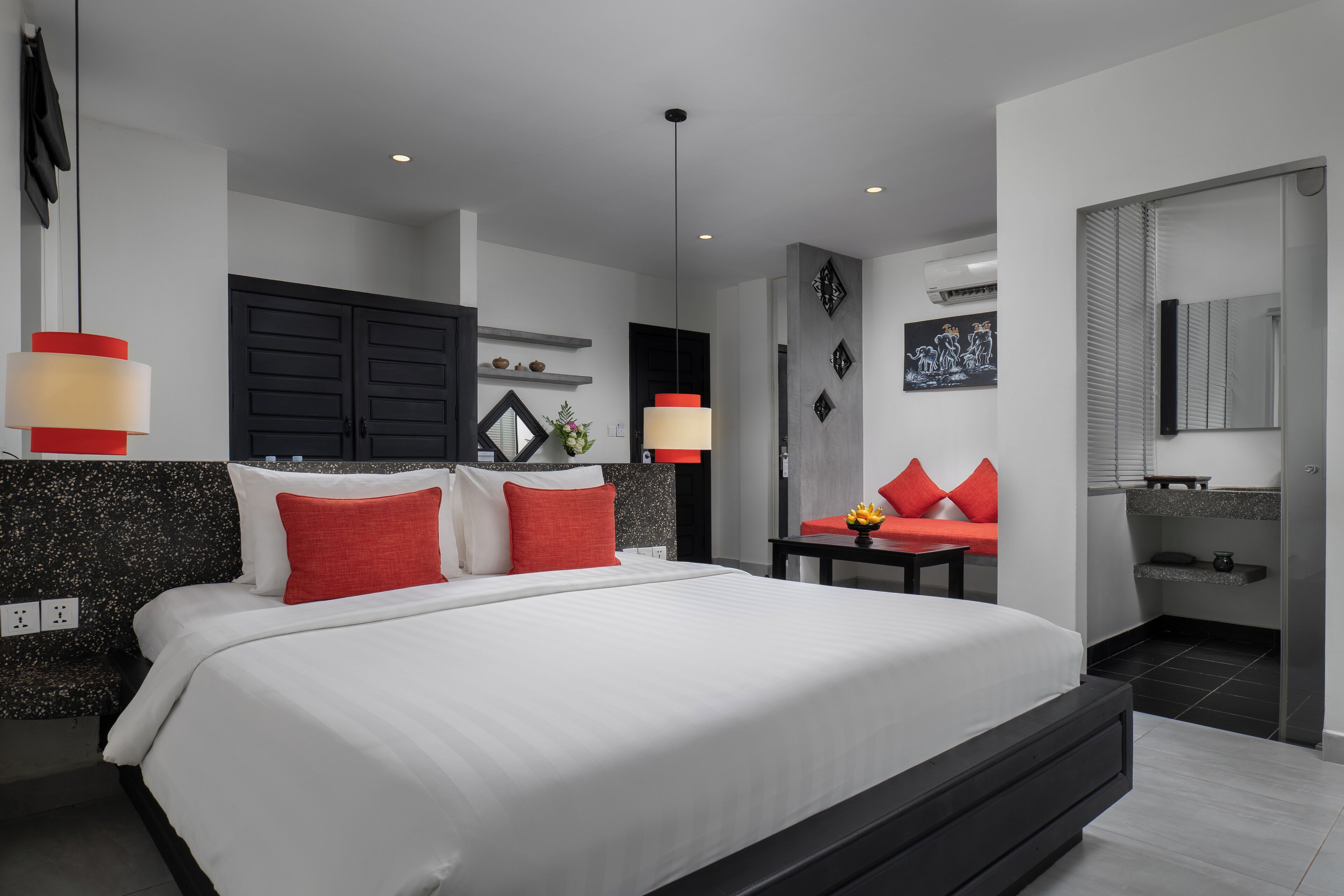 Premium bedding, minibar, in-room safe, desk