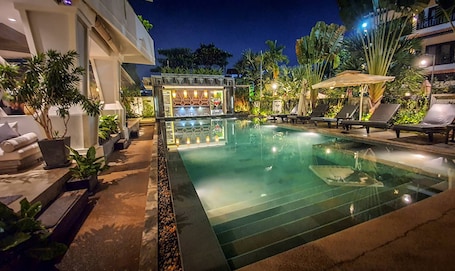 Poolside bar