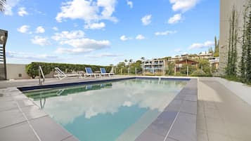 2 piscinas al aire libre, sillones reclinables de piscina