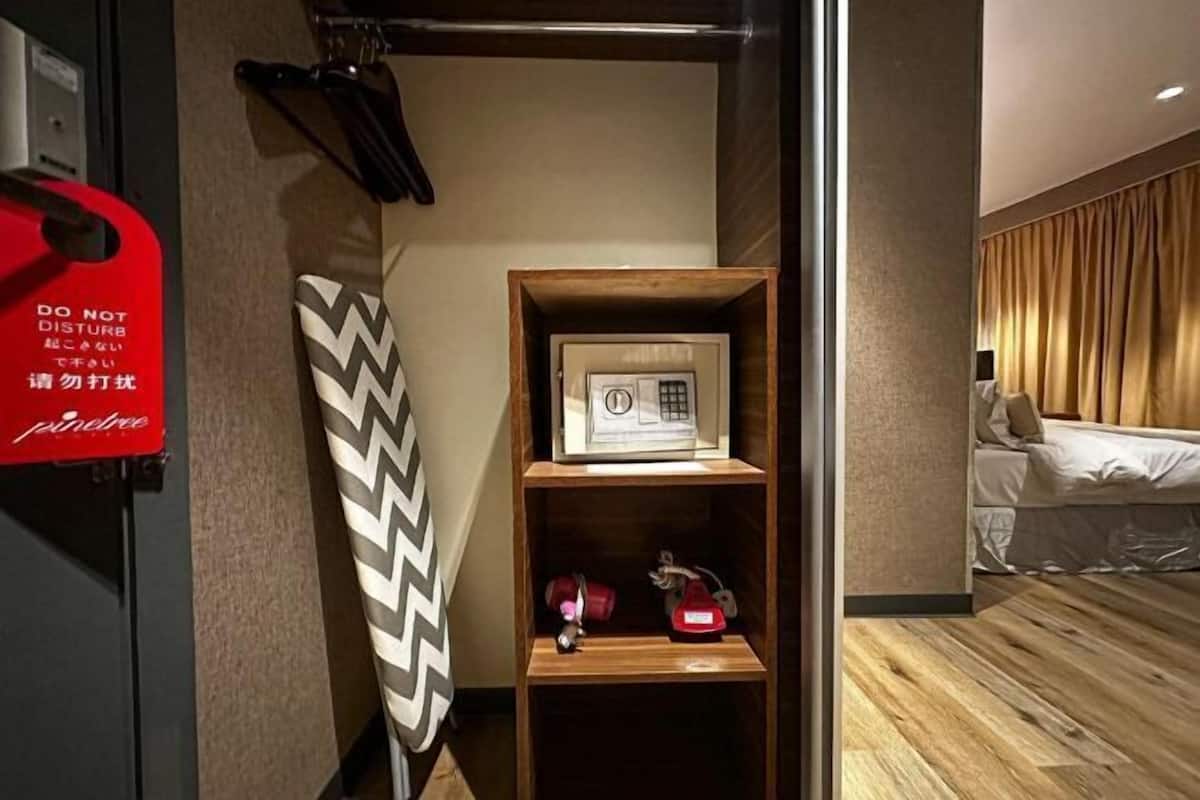 1 chambre, coffres-forts dans les chambres, bureau, rideaux occultants