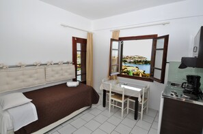 Apartment, 1 Bedroom, Sea View | Private kitchenette | Fridge, stovetop, coffee/tea maker, cookware/dishes/utensils - Pennystella Apartments (Malevizi)