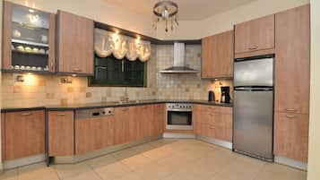 Superior Apartment | Private kitchen | Full-size fridge, oven, stovetop, dishwasher