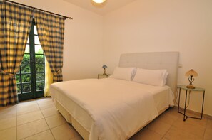 Desk, laptop workspace, soundproofing, iron/ironing board - Ocean Village Apartments by Ocean Residences (Malevizi)