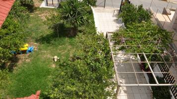 Departamento, 2 habitaciones | Jardín