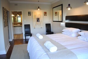 Deluxe Suite | 1 bedroom, in-room safe, desk, soundproofing - B and B Sandton (Sandton)