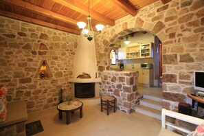 Appartement Duplex | Coin séjour | Télévisions à écran plasma, cheminée, lecteur de DVD