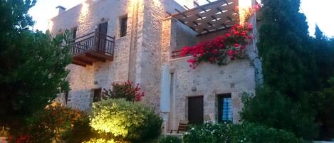 Fachada de la propiedad