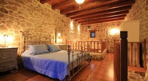 Appartement Duplex | Draps en coton égyptien, literie de qualité supérieure, surmatelas