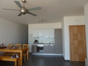 Superior-Apartment, 2 Schlafzimmer, Poolzugang, Meerblick | Eigene Küche
