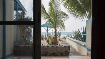 1 bedroom, blackout curtains