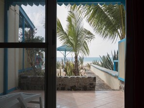 1 bedroom, blackout curtains