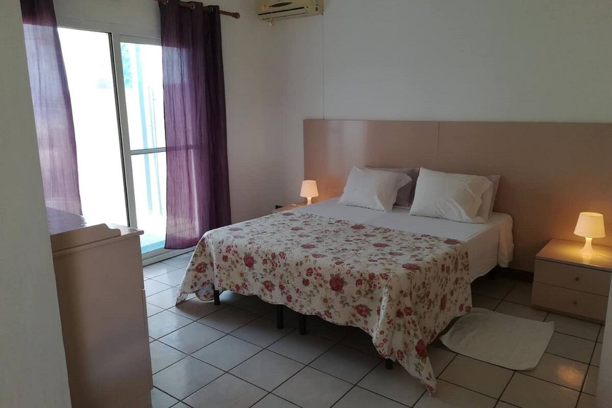 1 bedroom, blackout curtains