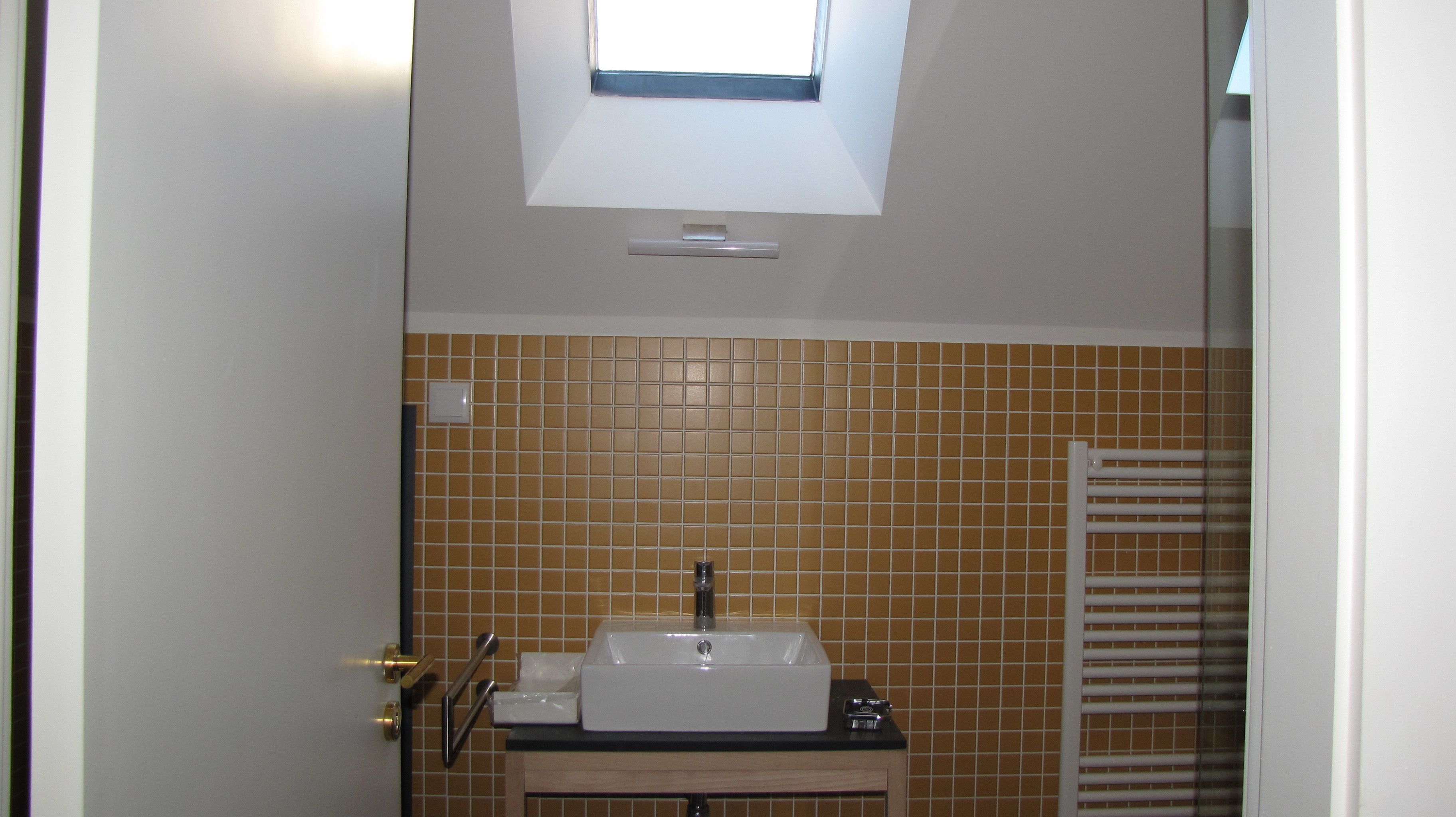 apartment, 1 bedroom, garden view (top floor) | bathroom sink