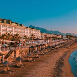 Playa privada, traslado desde/hacia la playa, camas de playa