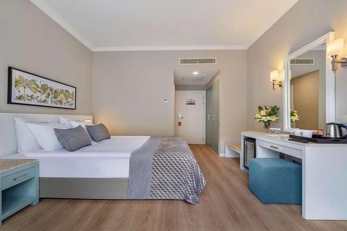 2 bedrooms, minibar, in-room safe, soundproofing