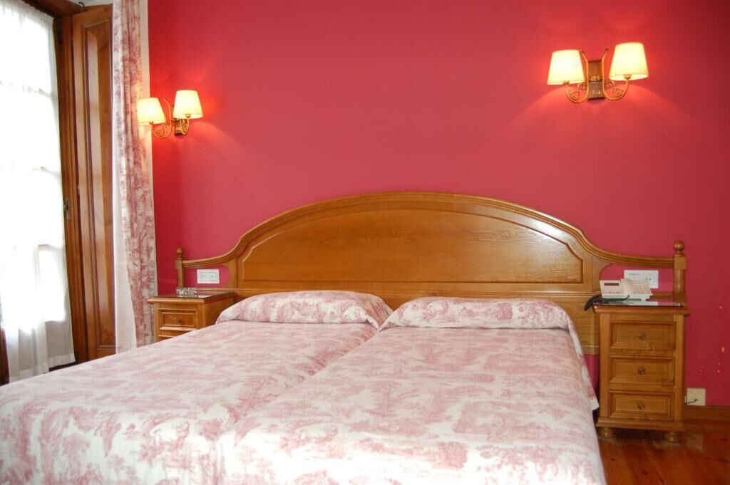 desk, blackout curtains, free wifi, bed sheets