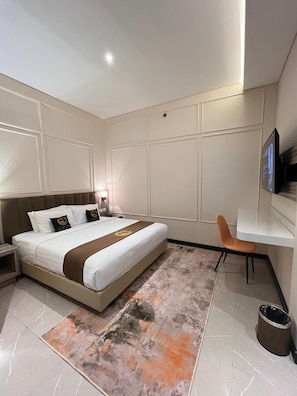 Family Suite | In-room safe, desk, laptop workspace, soundproofing