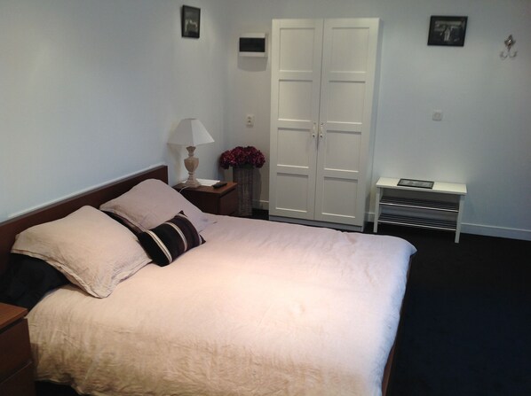 Deluxe Room | Free cribs/infant beds, free WiFi