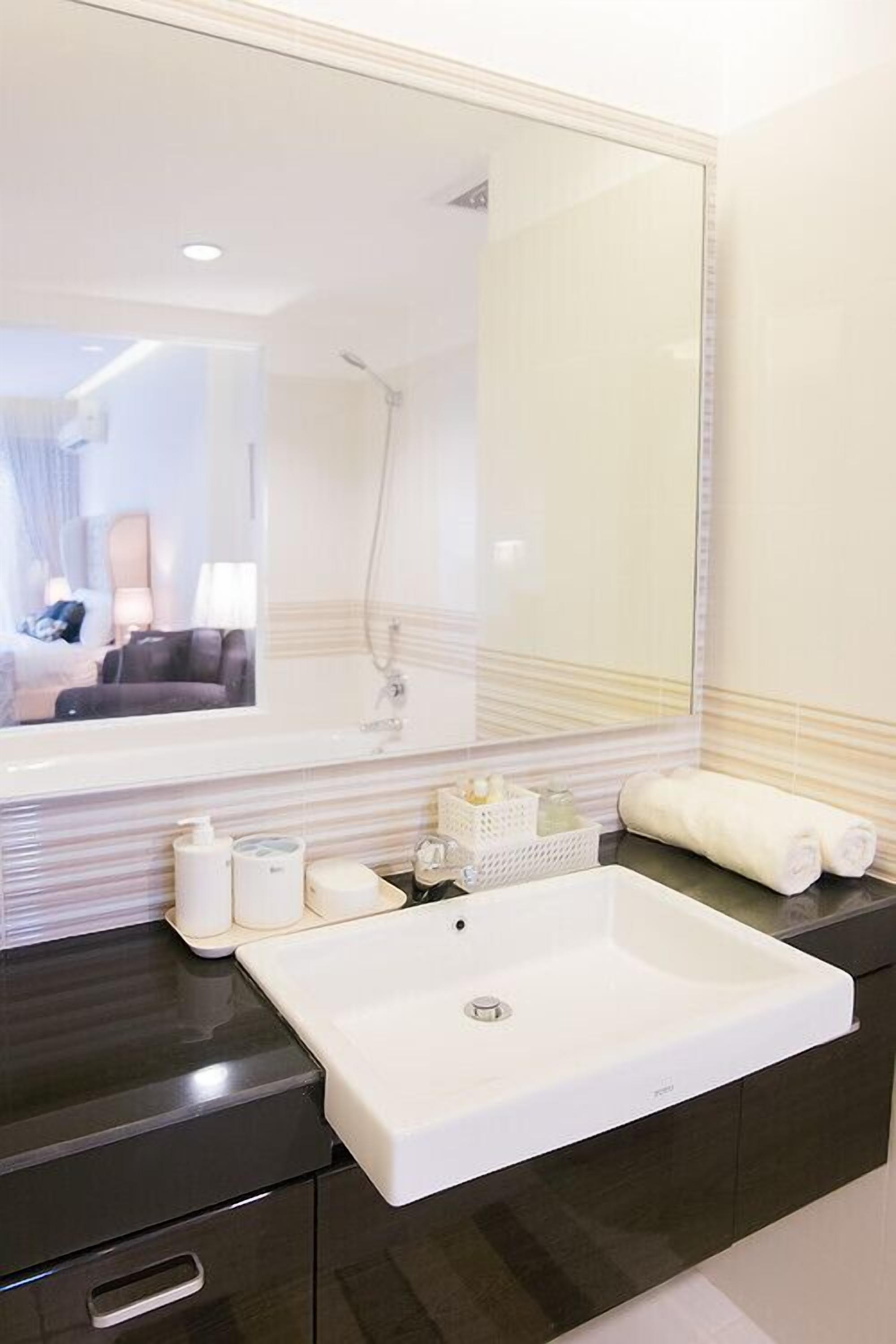 superior room | bathroom sink