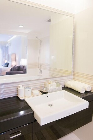 Bathroom sink - Mansion28 at Dharmawangsa (Jakarta)