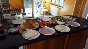Esmorzar diari continental (7.00 CHF per persona)