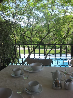 Free daily buffet breakfast