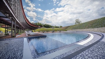 Indoor pool, seasonal outdoor pool, pool loungers