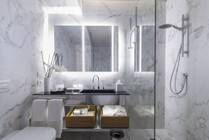 Comfort Double Room | Bathroom | Shower, free toiletries, hair dryer, bidet
