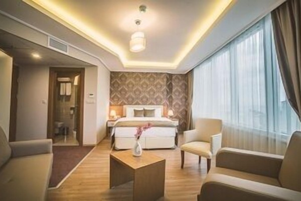 Suite | Minibar, in-room safe, desk, soundproofing