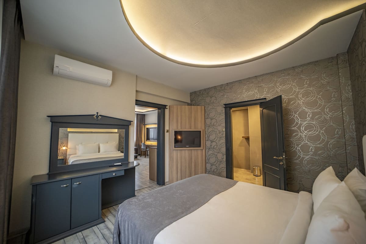 Suite Deluxe, 1 cama Queen size, vista al mar, frente al mar | 1 habitación, ropa de cama de alta calidad y minibar