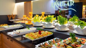 A buffet with various food items and a sign that reads "AKSULAR". - Aksular Hotel (Trabzon)