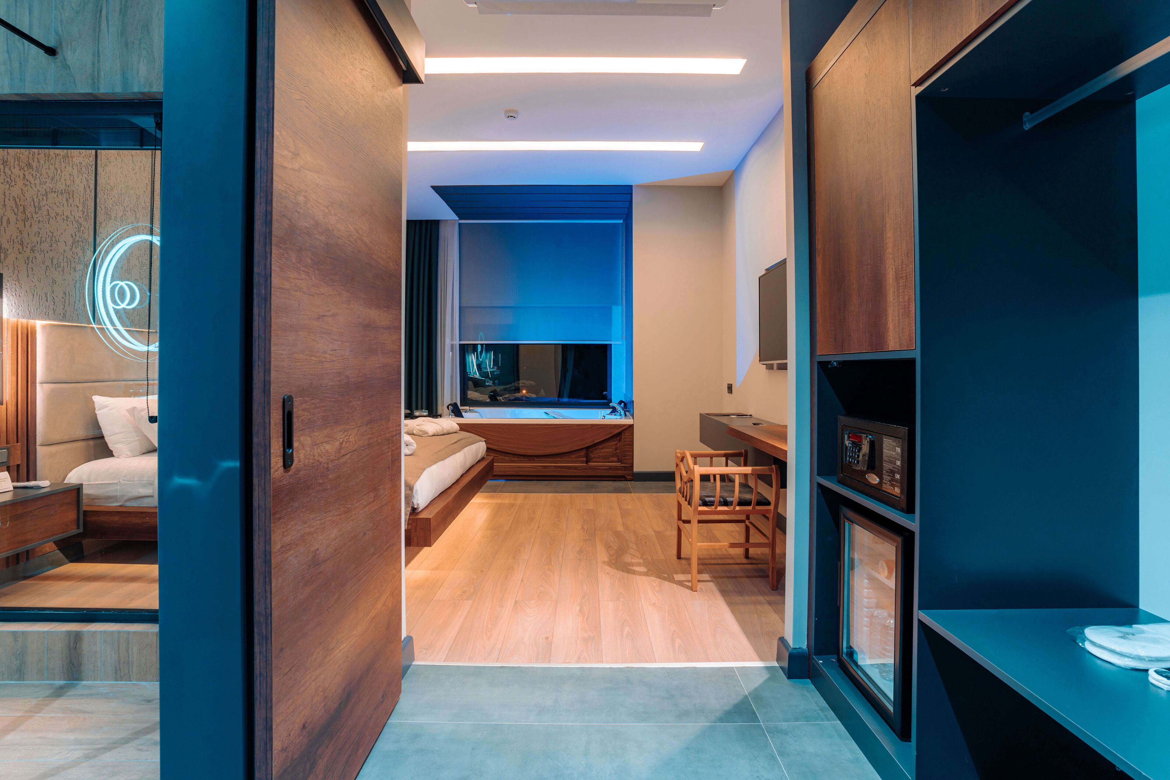 Habitación exclusiva | Ropa de cama de alta calidad, minibar, caja fuerte y escritorio