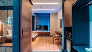 A modern hotel room with a bed, a desk, a chair, a TV, and a pool table. - Aksular Hotel (Trabzon)