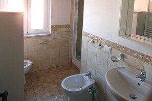 Apartment, 2 Bedrooms (Glicine) | Bathroom