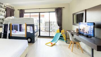 Family Room | Free minibar, desk, free WiFi