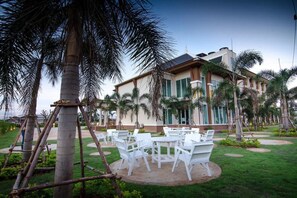 Terrace/patio - The Lake Hotel (Khon Kaen)