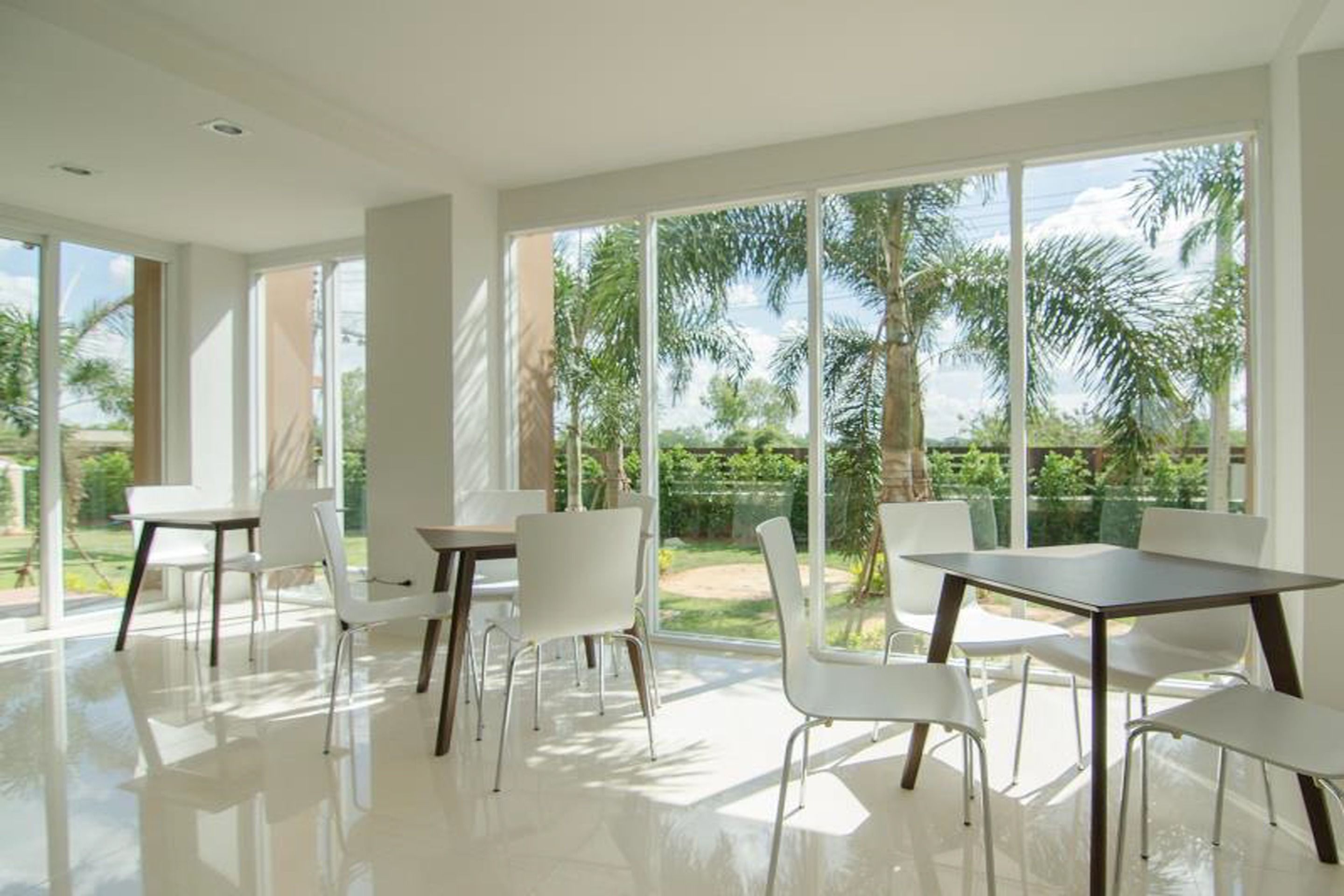 S'hi serveixen esmorzars, dinars, sopars i plats de cuina tailandesa 