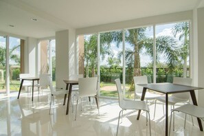 Aamiainen, lounas ja illallinen; thaimaalainen keittiö