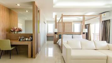 Suite | Artículos del minibar gratis, escritorio y wifi gratis