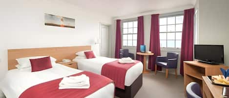 Triple Room | Iron/ironing board, bed sheets