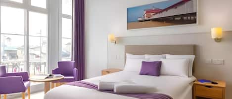 Standard Double Room, Ensuite | Iron/ironing board, bed sheets