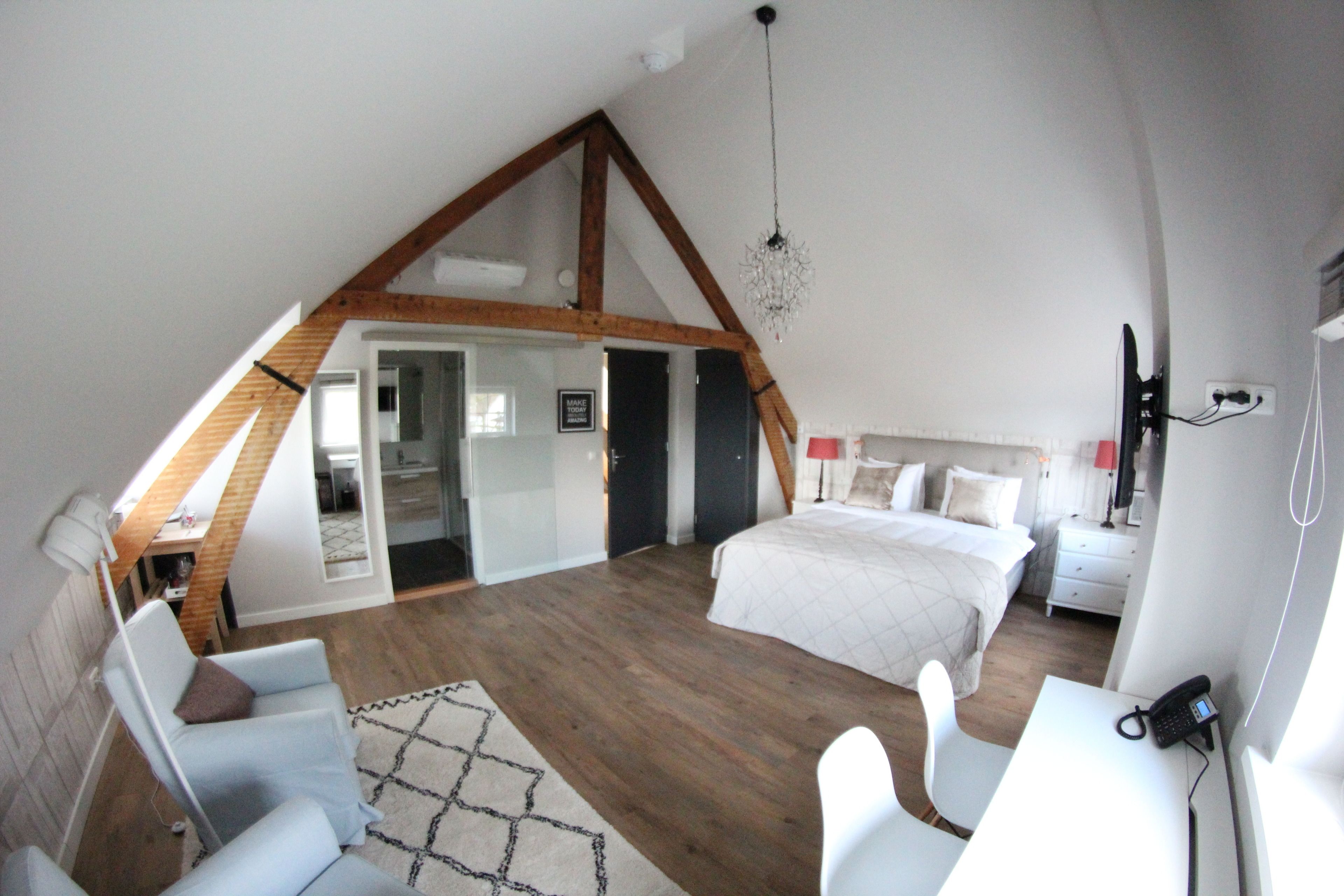 deluxe loft, city view | 1 bedroom, down duvets, in-room safe, individually decorated